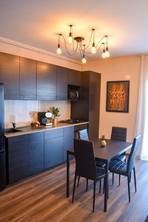 Wood Central Apartment Timişoara Exteriör bild
